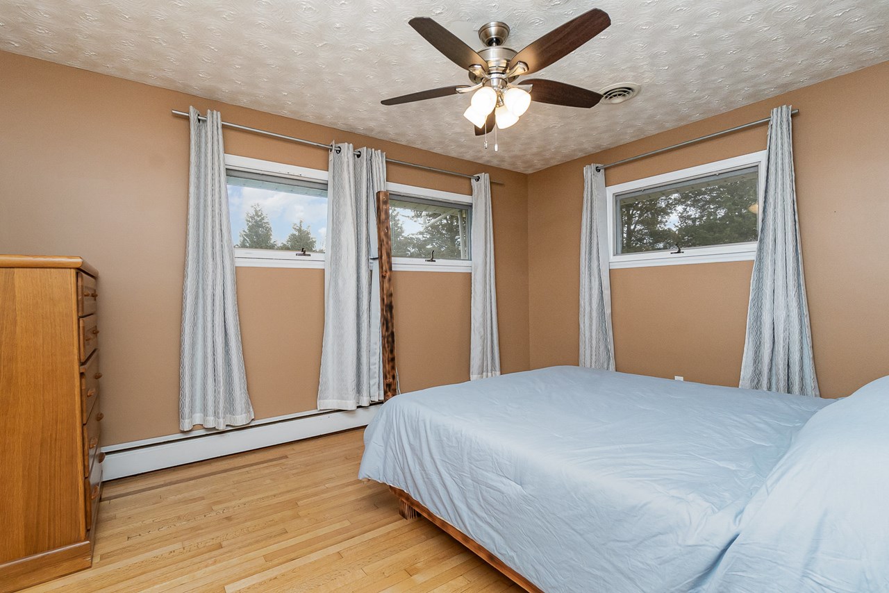 primary bedroom w/ cedar closet