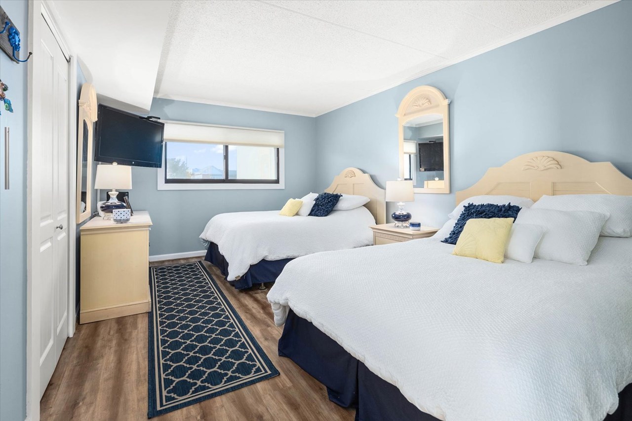 bedroom #2 with 2 full beds