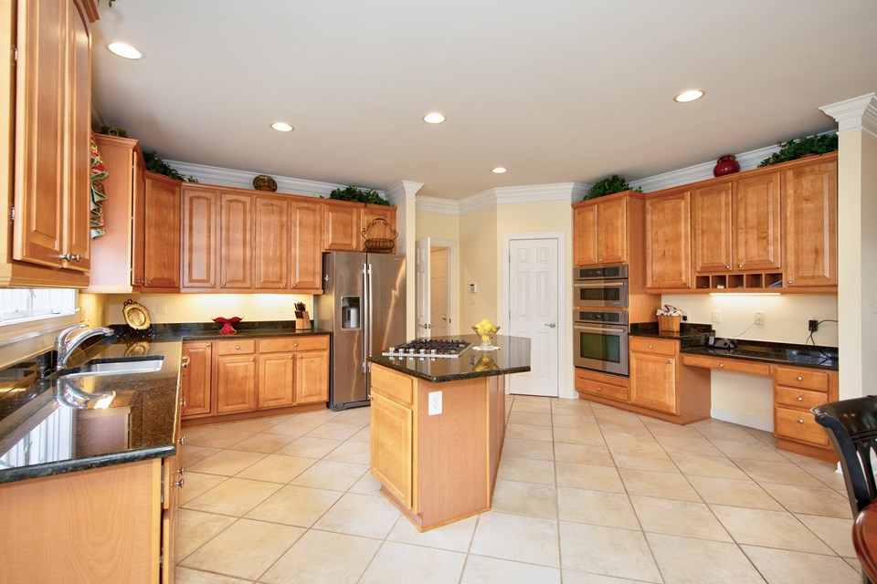 kitchen with all appliances & island