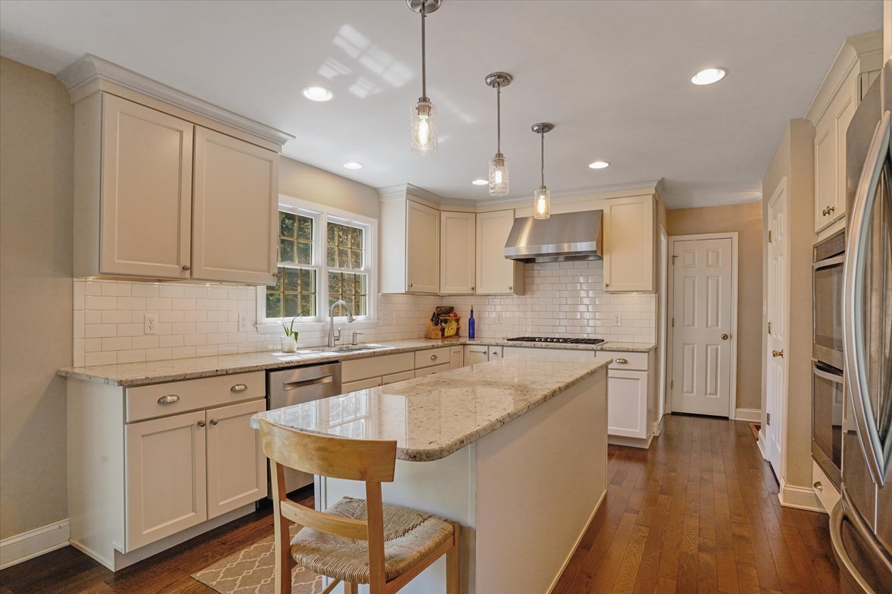 kitchen with ss appliances, center island & granite countertops