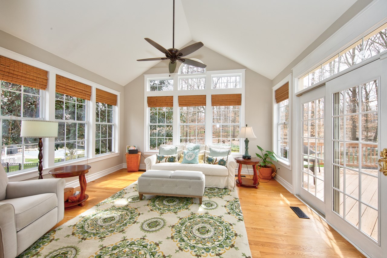 sunroom with vaulted ceiling
