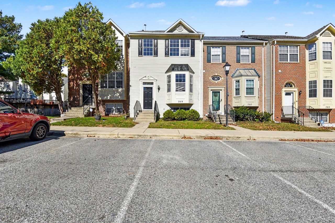 709 FARAWAY COURT