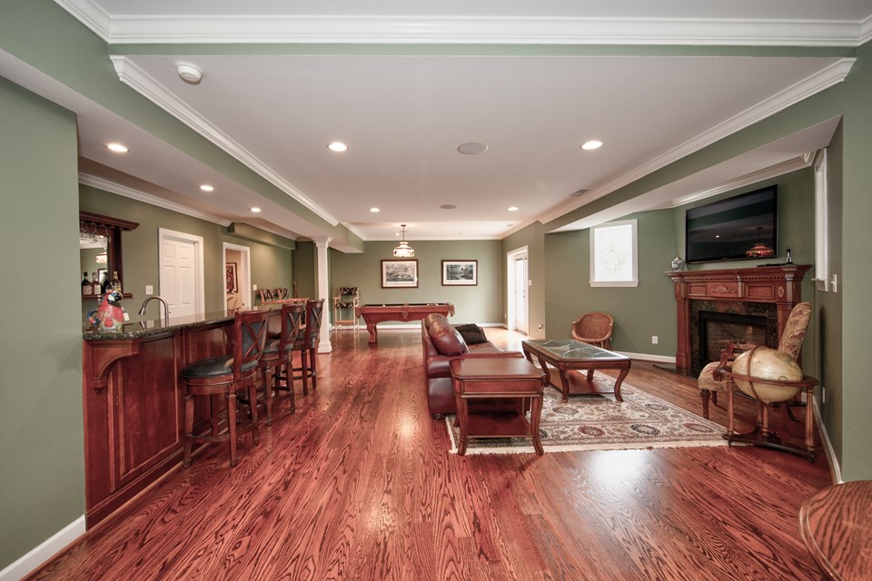 fully finished lower level with bar & walk out