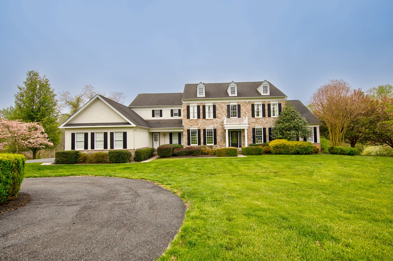 sprawling 4 bedroom, 4.5 bath colonial