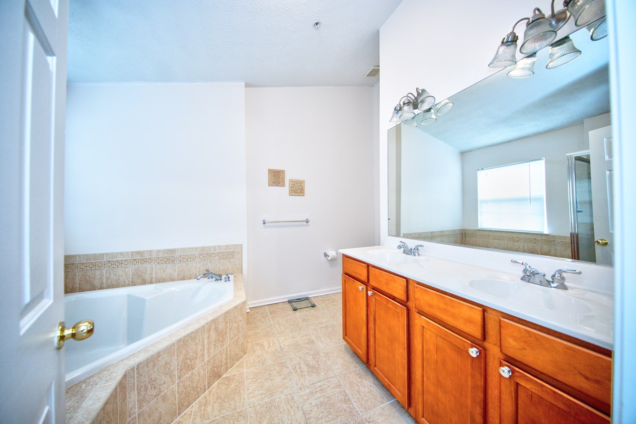 primary bathroom withdual sinks & soaking tub