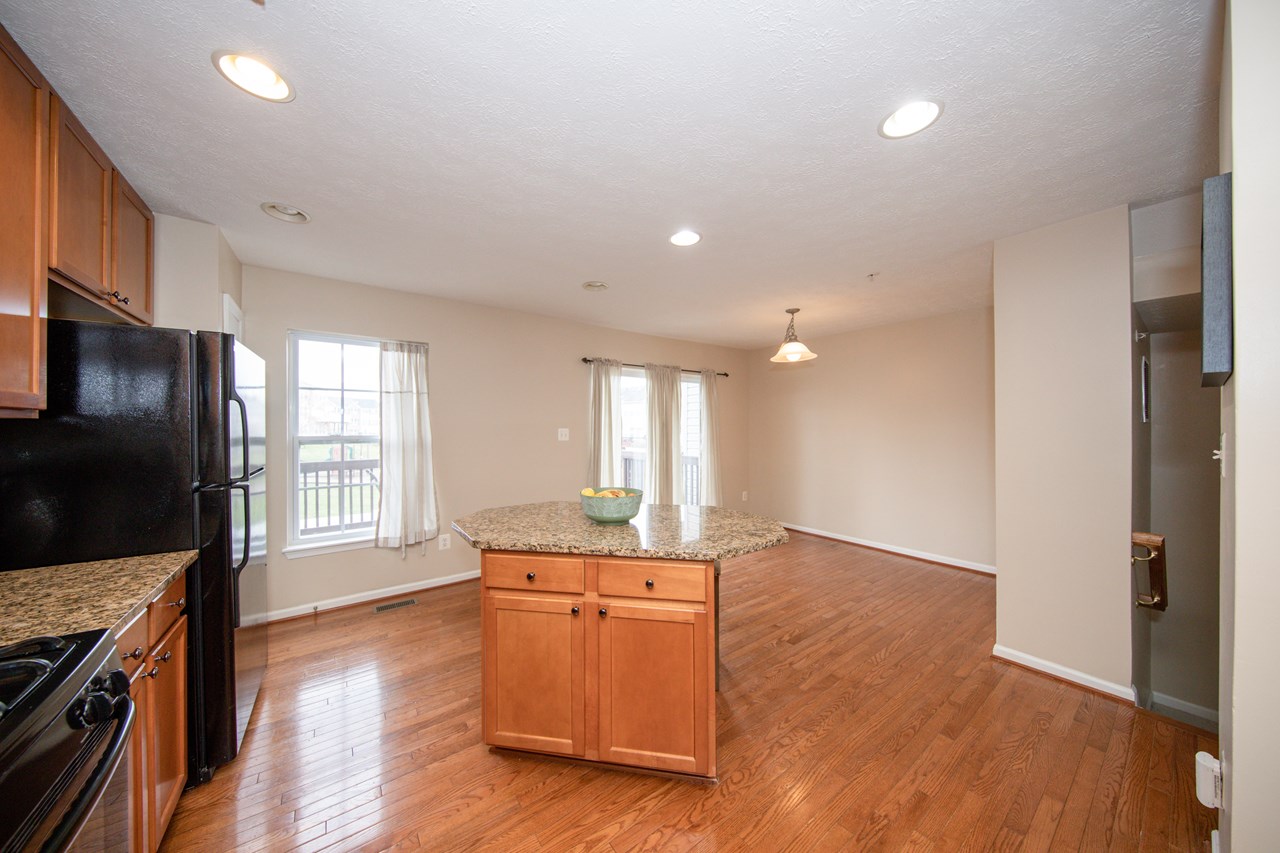 kitchen & dining room