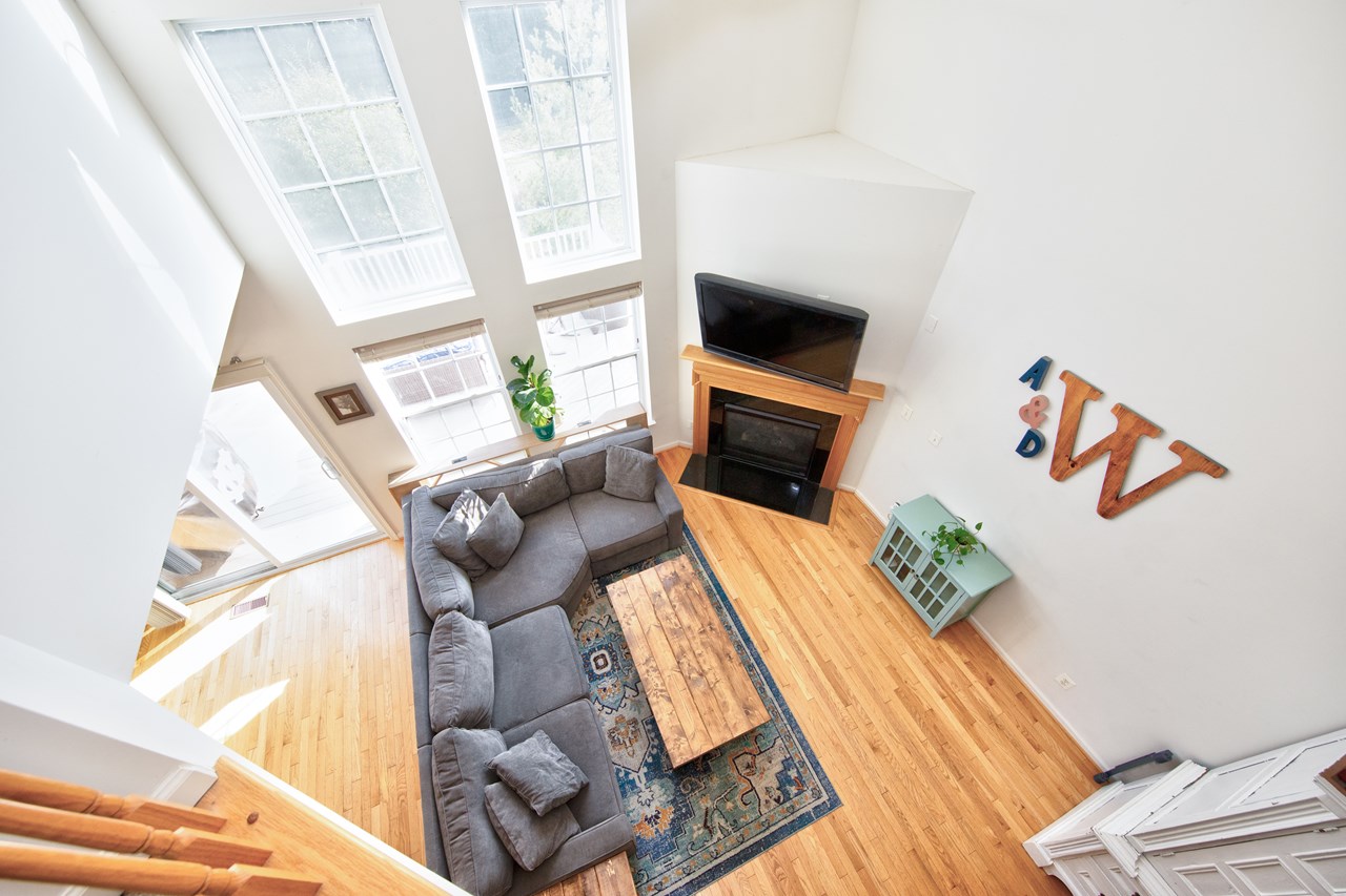 2 story family room overlook