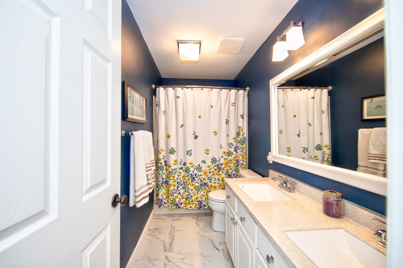 2nd full bathroom on upper level
