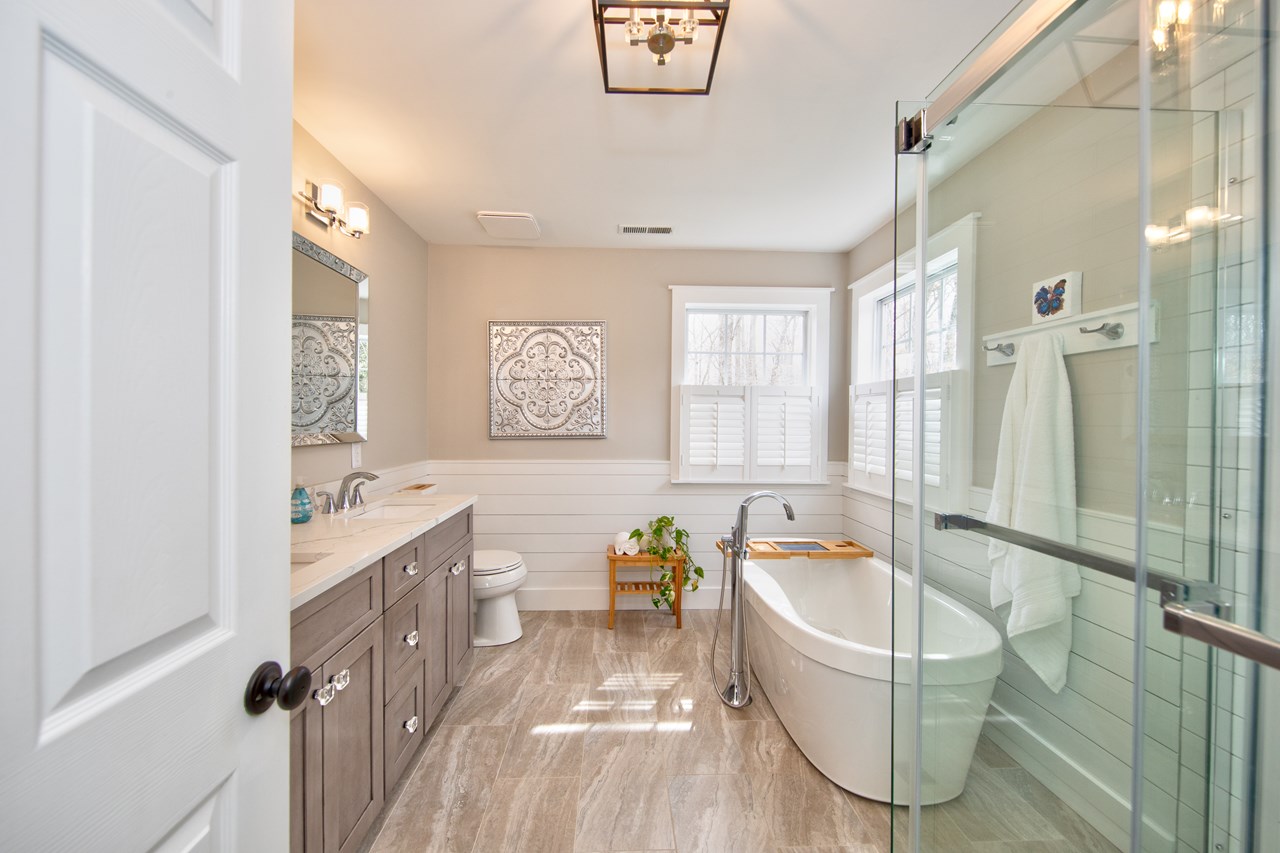 primary bathroom with dualsinks & soaking tub