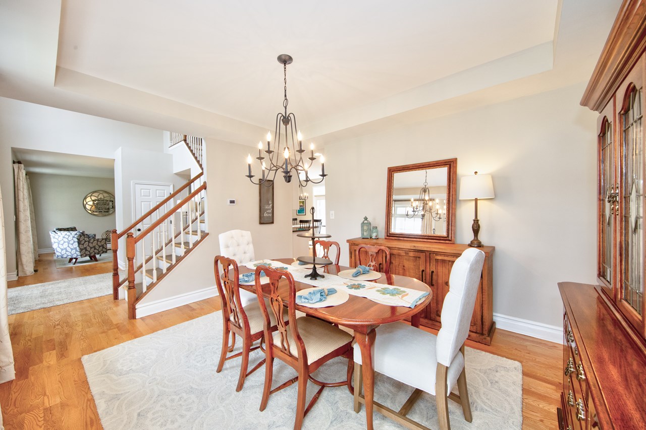 dining room with tray ceiling