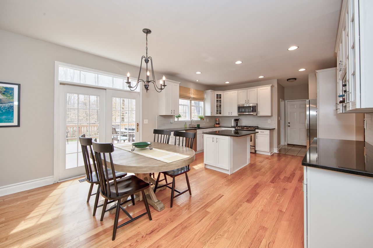 kitchen with all appliances & table space