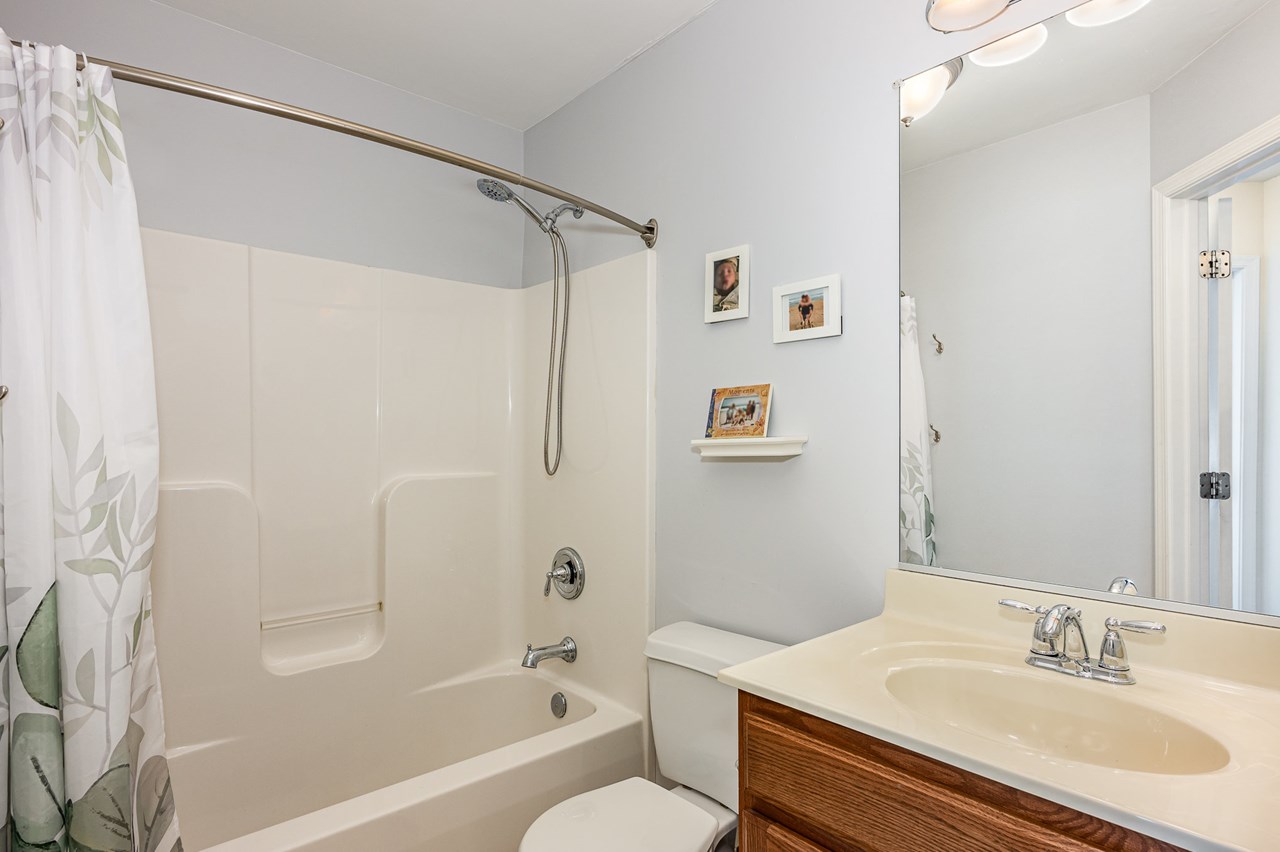 2nd full bath on upper level