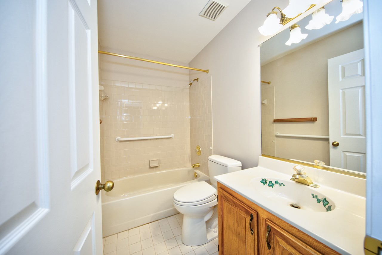 2nd full bath on upper level
