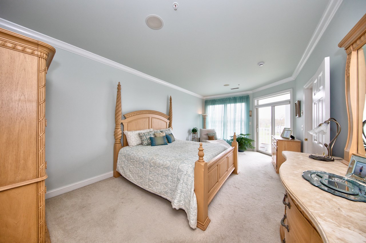 primary bedroom with balcony access