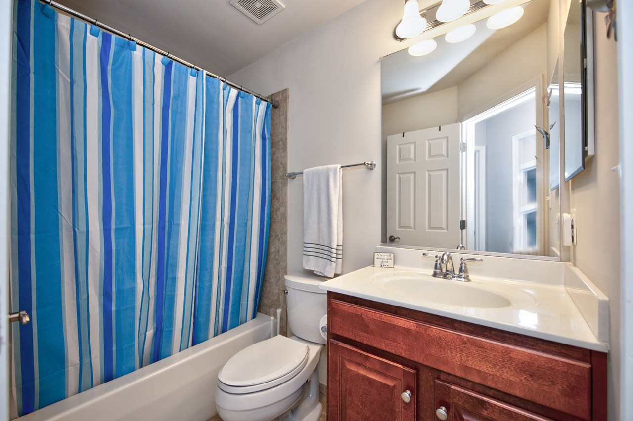 2nd full bath on upper level