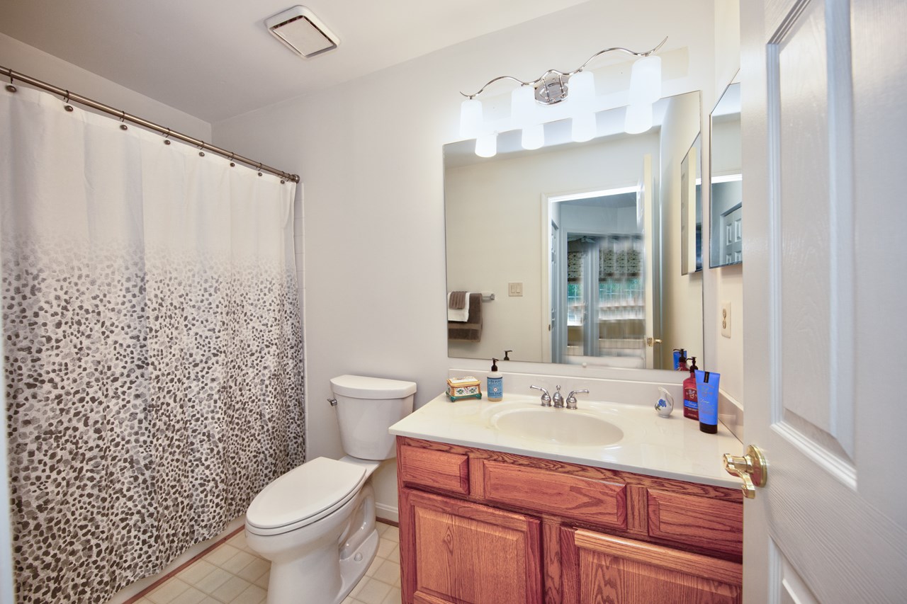 2nd full bath on upper level