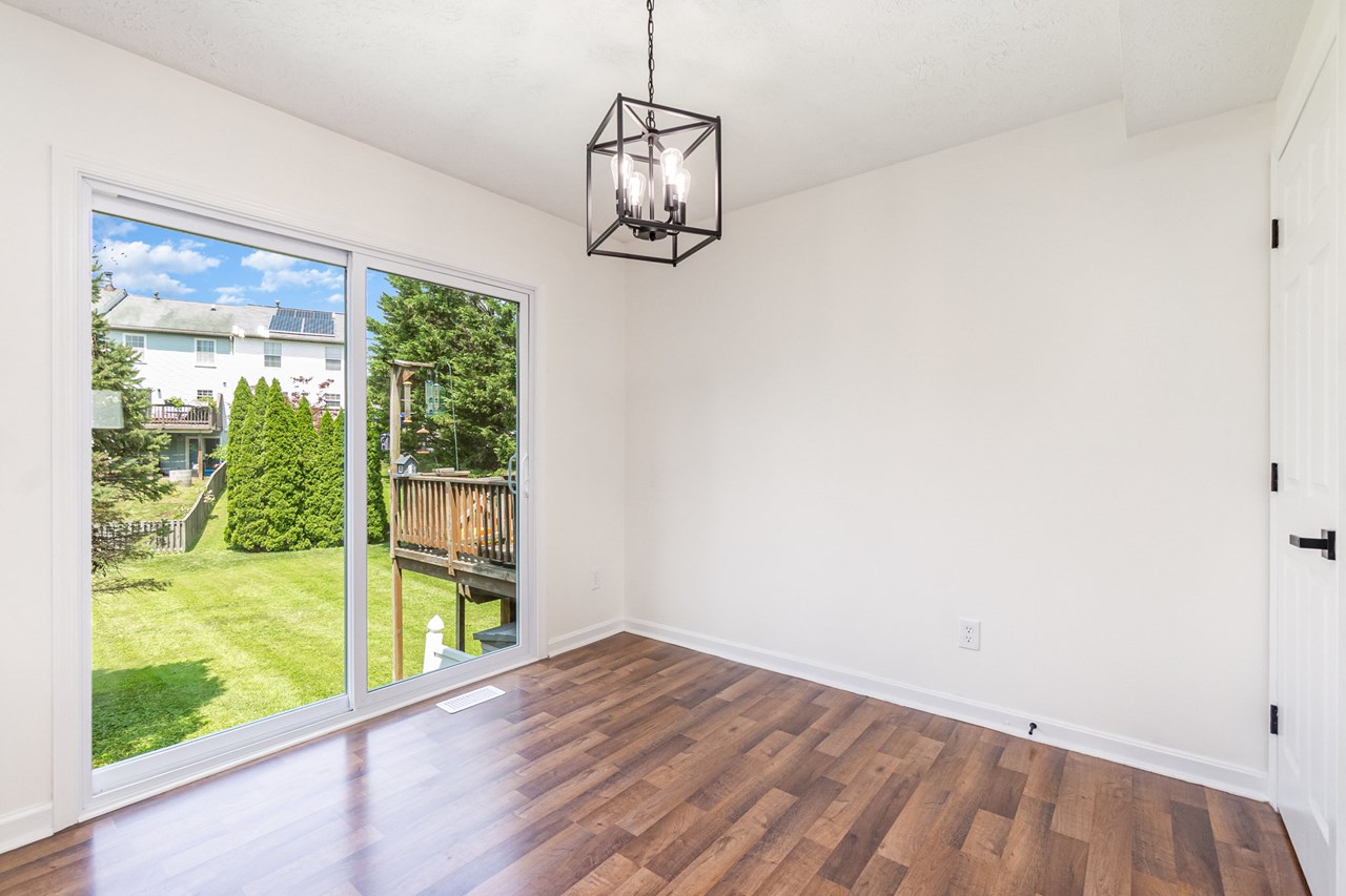 kitchen table space and deck access