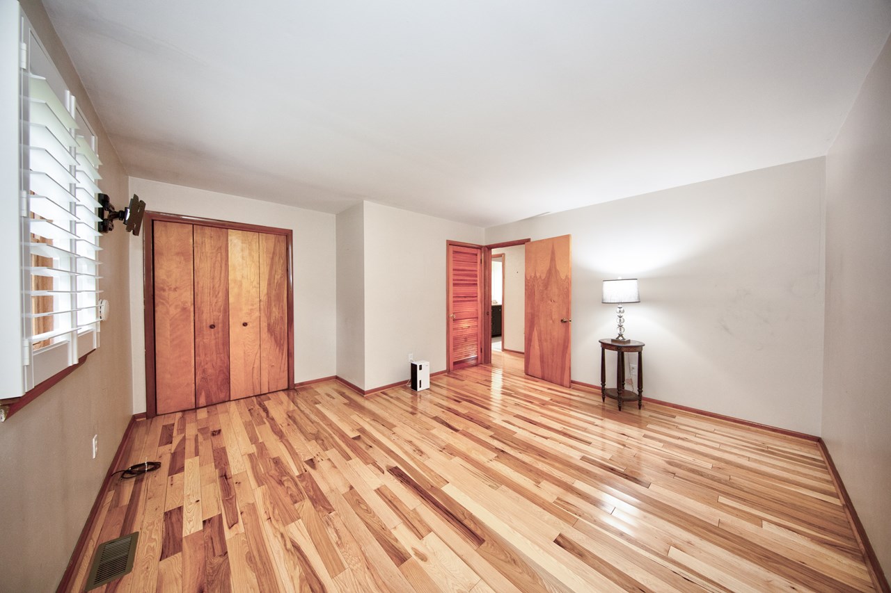 primary bedroom w/ closet & private bath