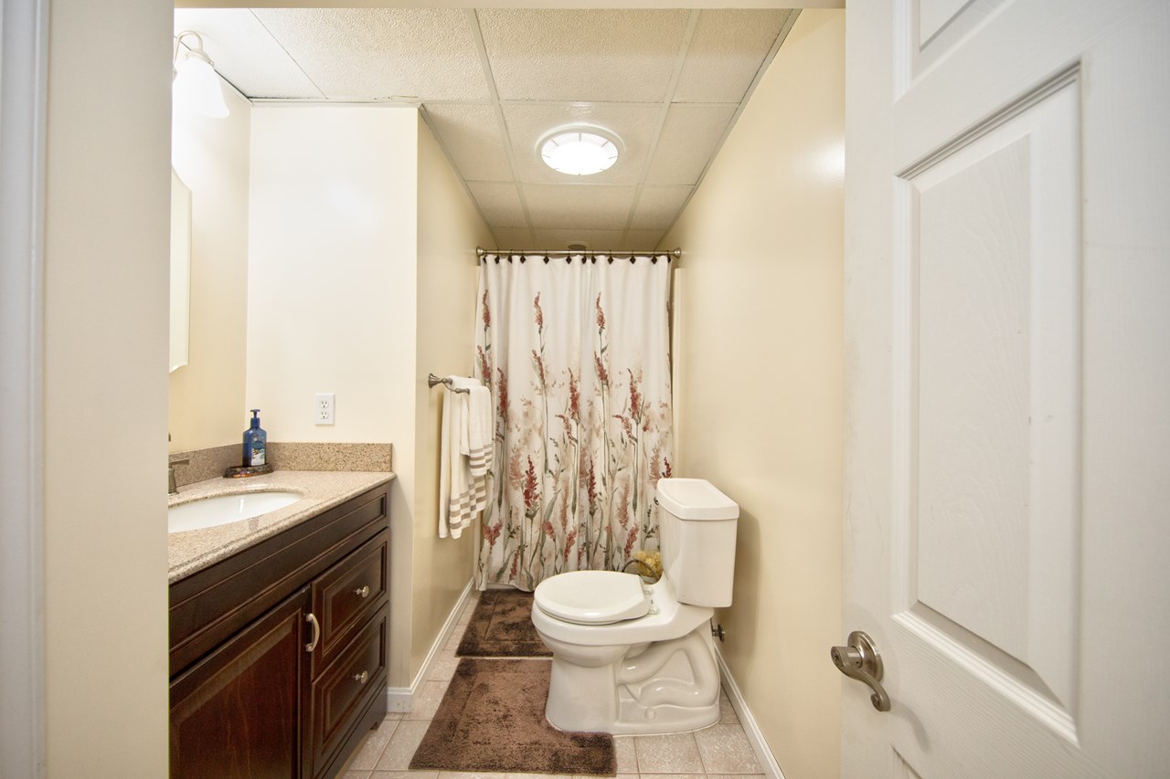 2nd full bath on upper level