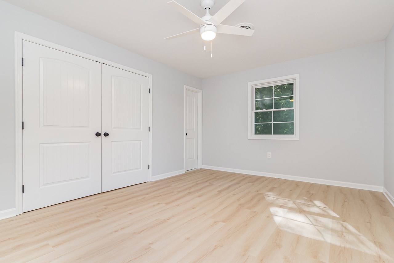 primary w/ large closet &  bathroom