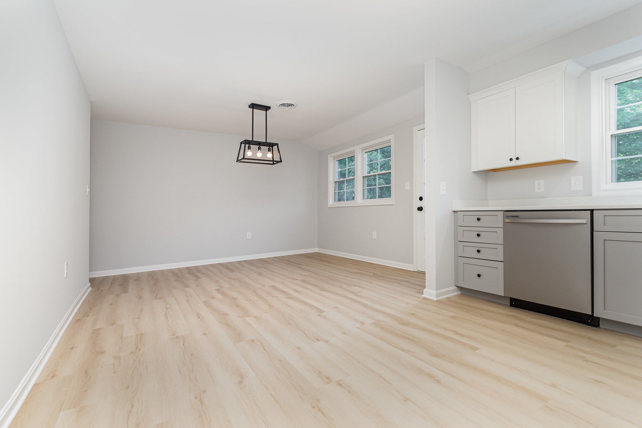 open concept kitchen to eat in area