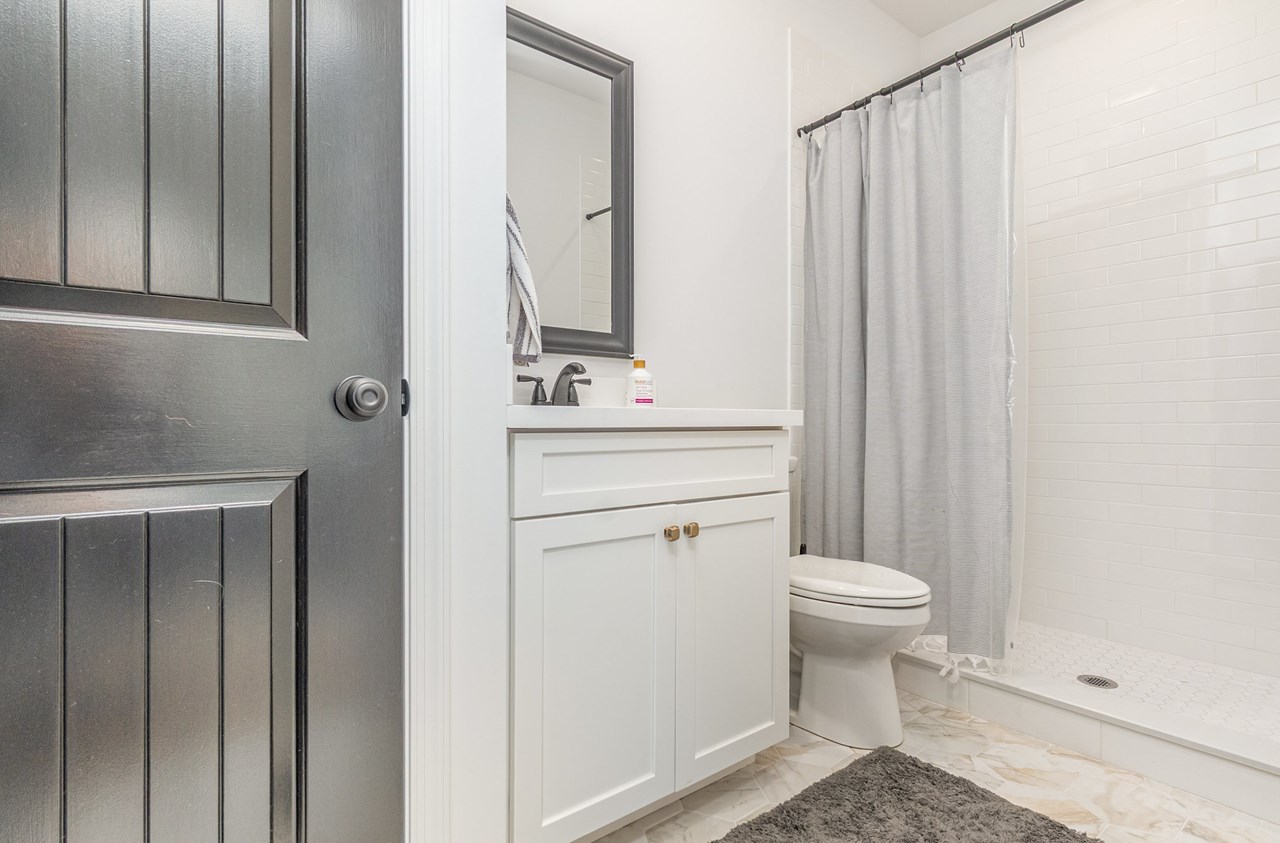 2nd full bath on upper level