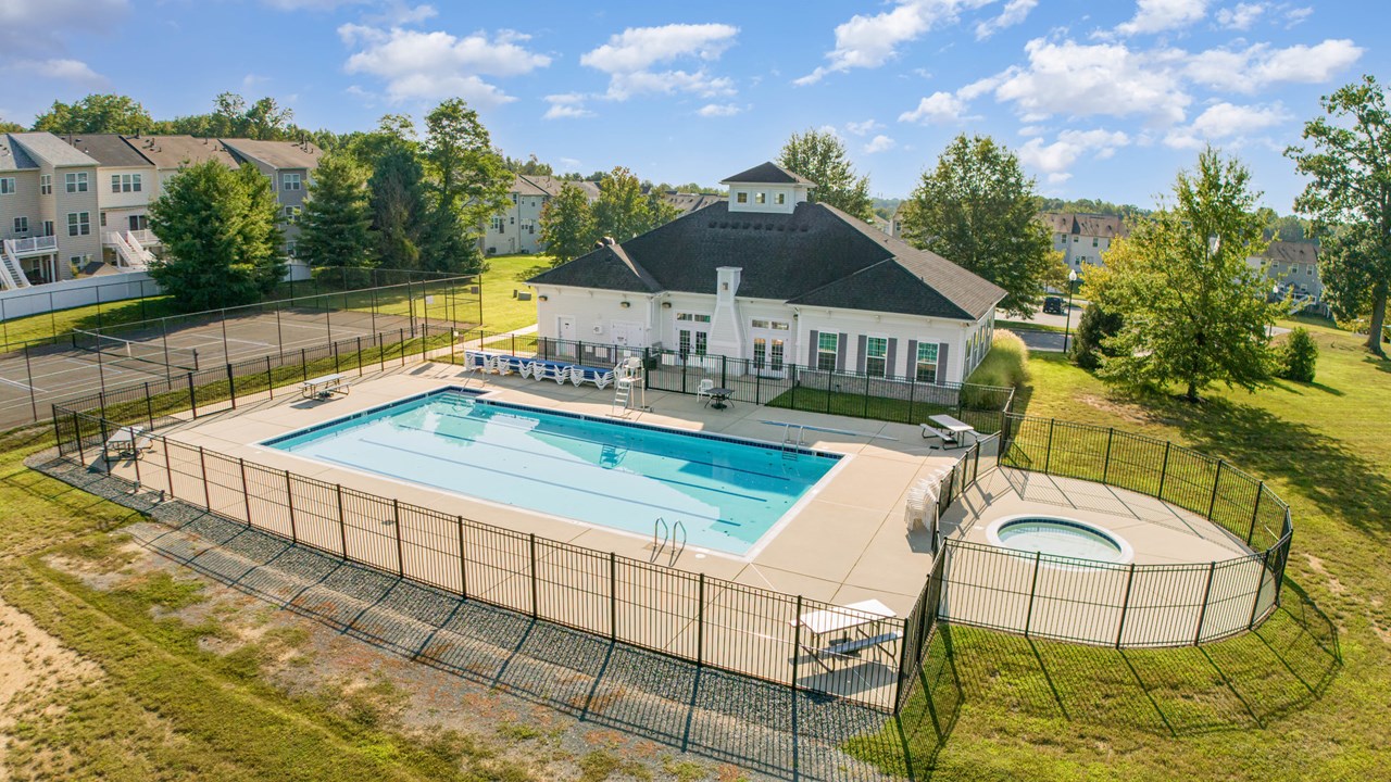 clubhouse pool & hot tub