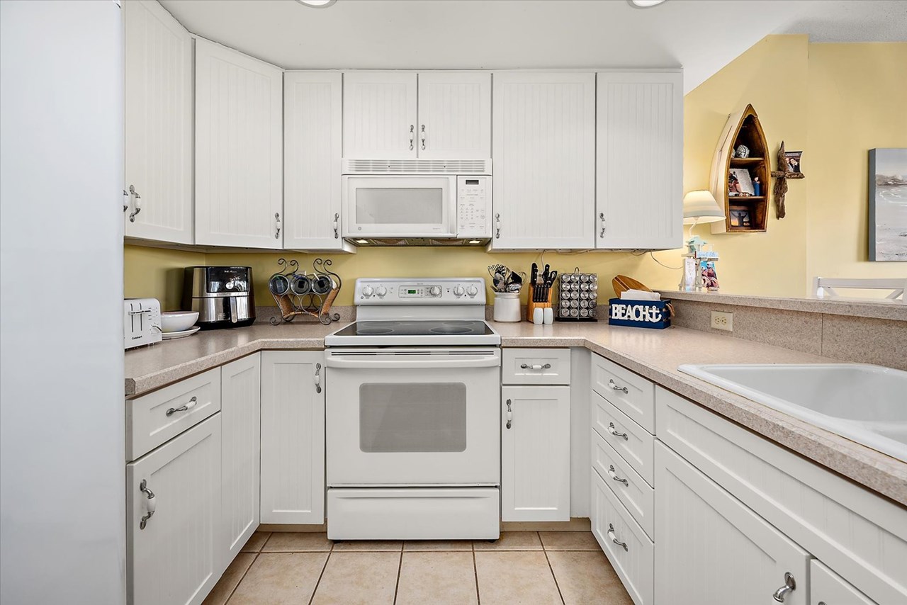 kitchen with all appliances