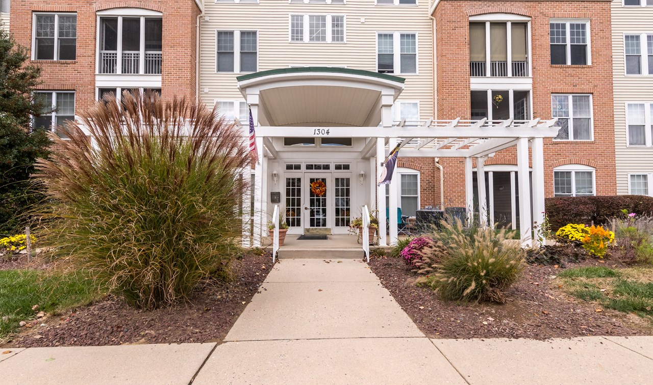 welcome to 1304 scottsdale drive (penthouse unit)