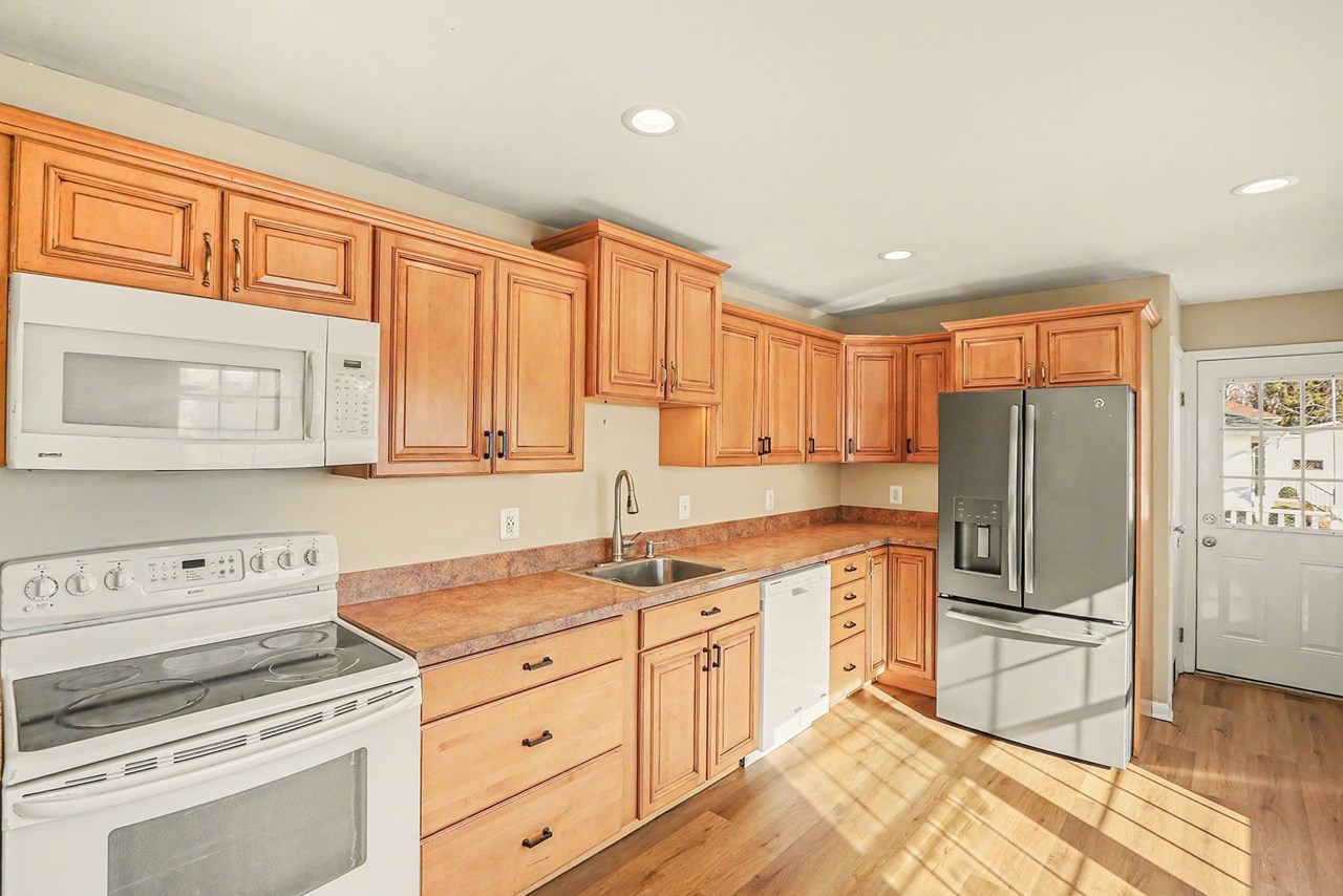 kitchen with all appliances & new floors