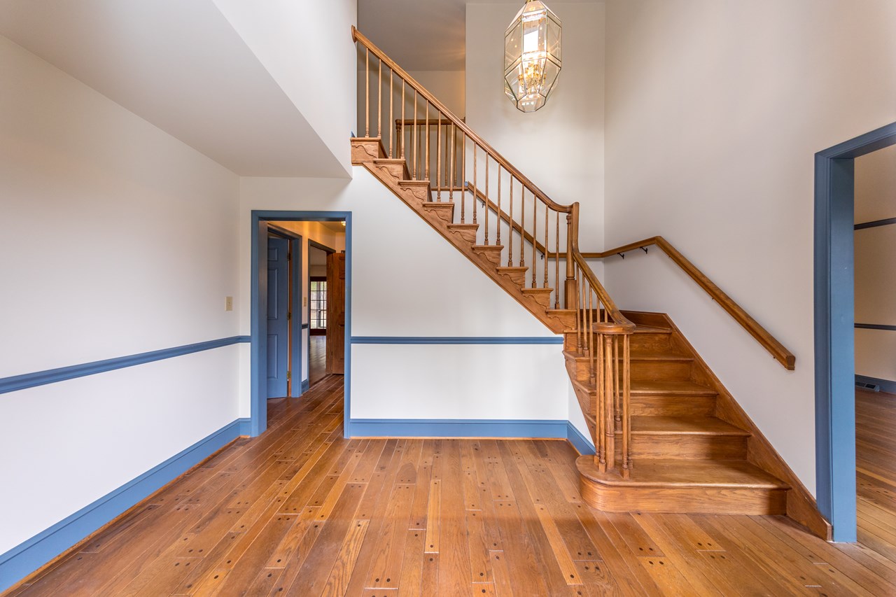2 story open foyer/ entryway