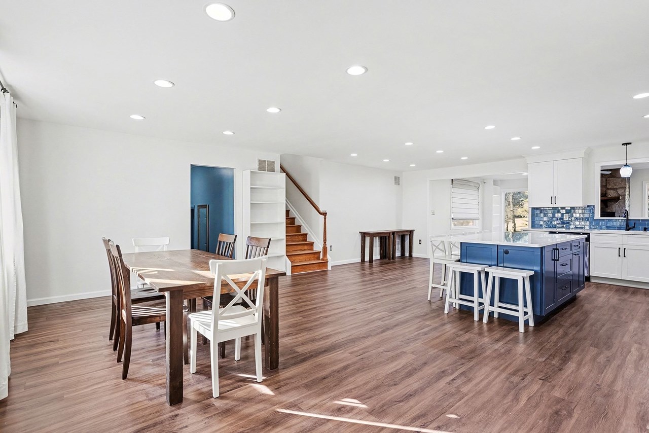 open kitchen & dining area