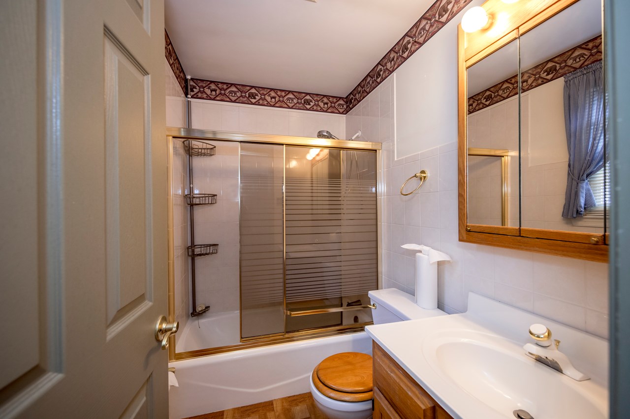 primary bedroom full bathroom