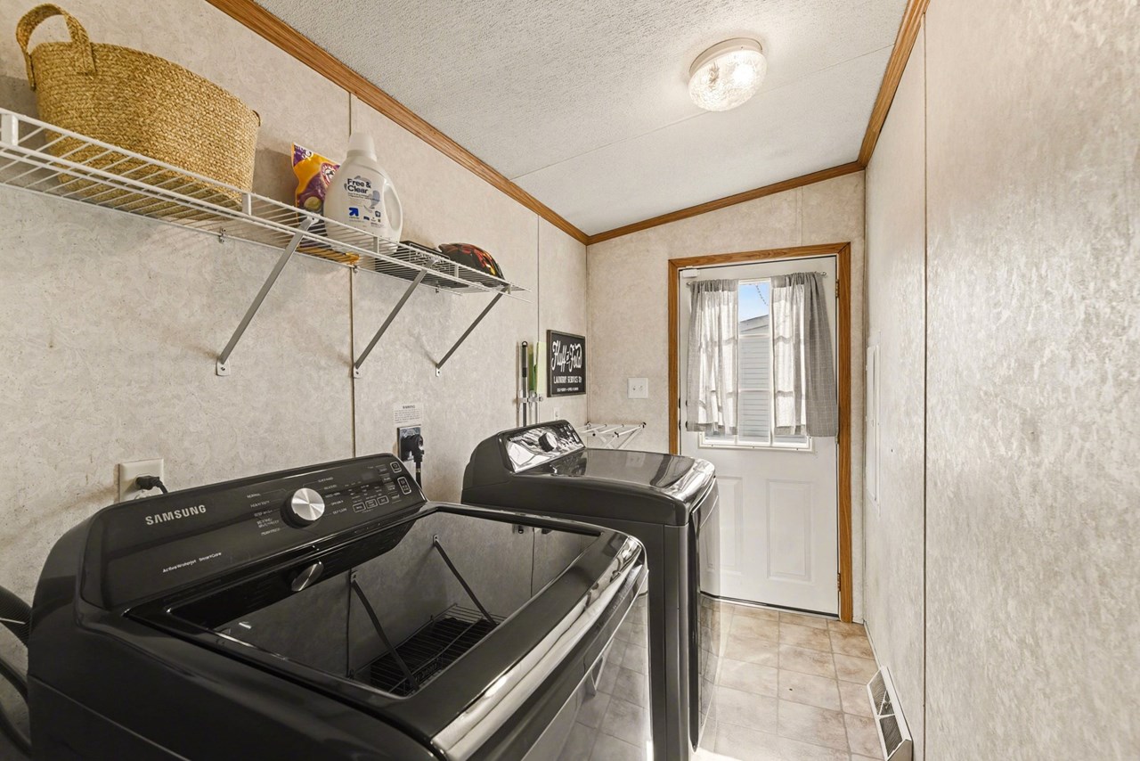 laundry/ mud room with outdoor access