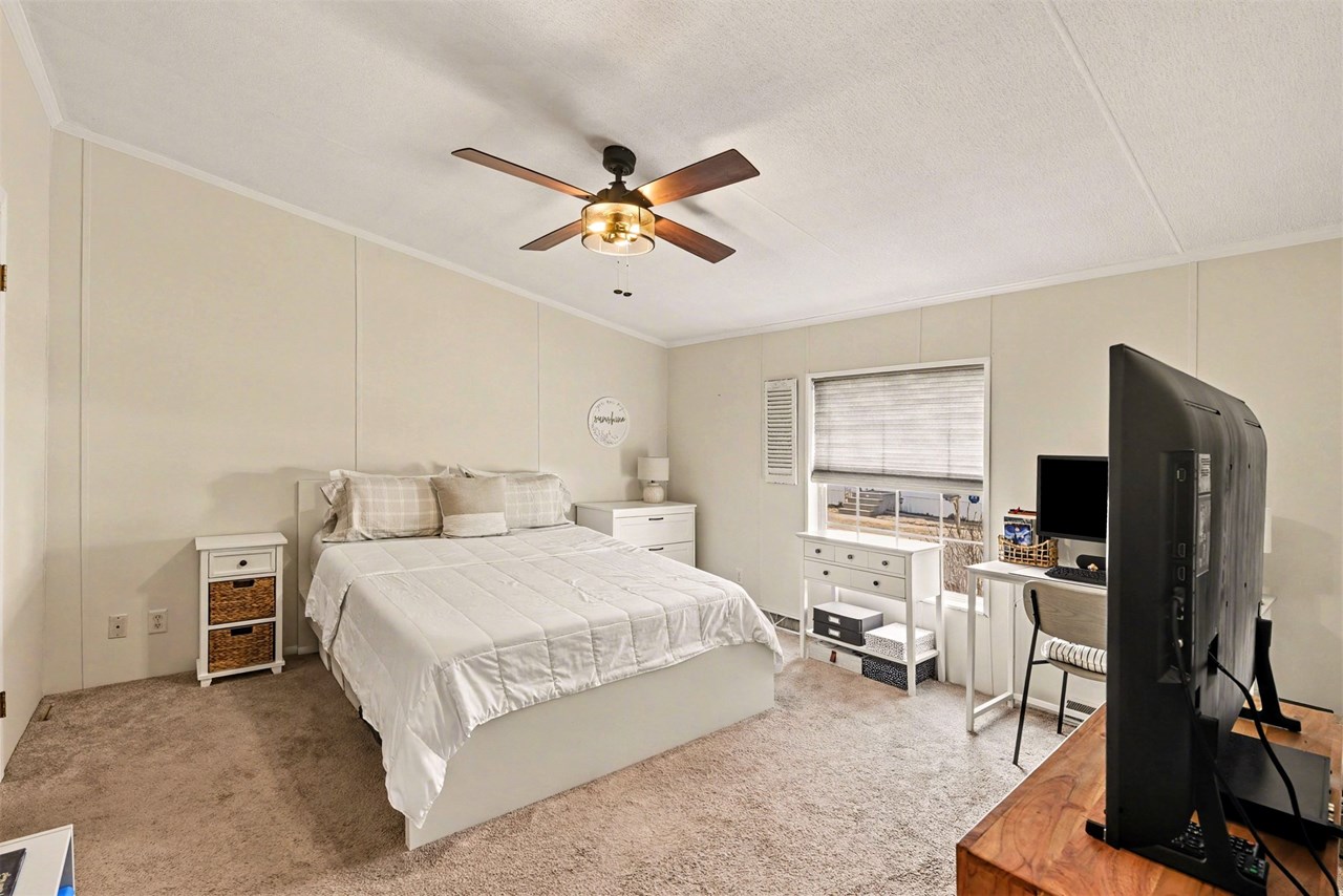 primary bedroom with vaulted ceiling
