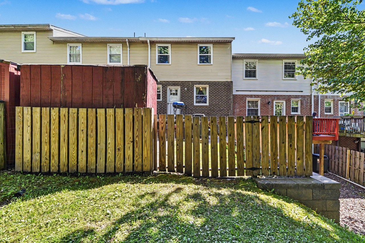 fenced rear yard