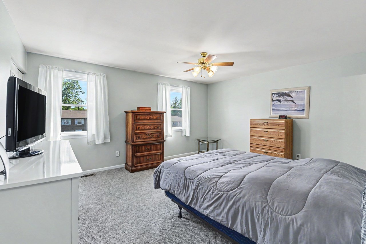primary bedroom with ceiling fan
