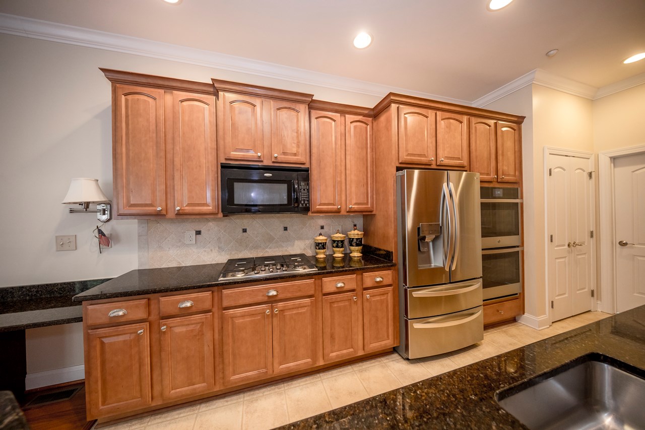 kitchen with all appliances & pantry