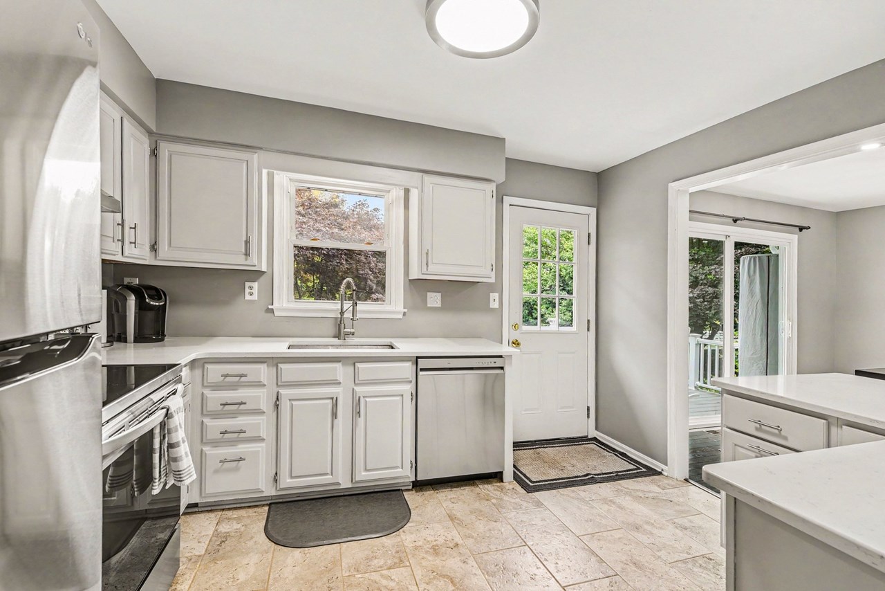 kitchen with all ss appliances
