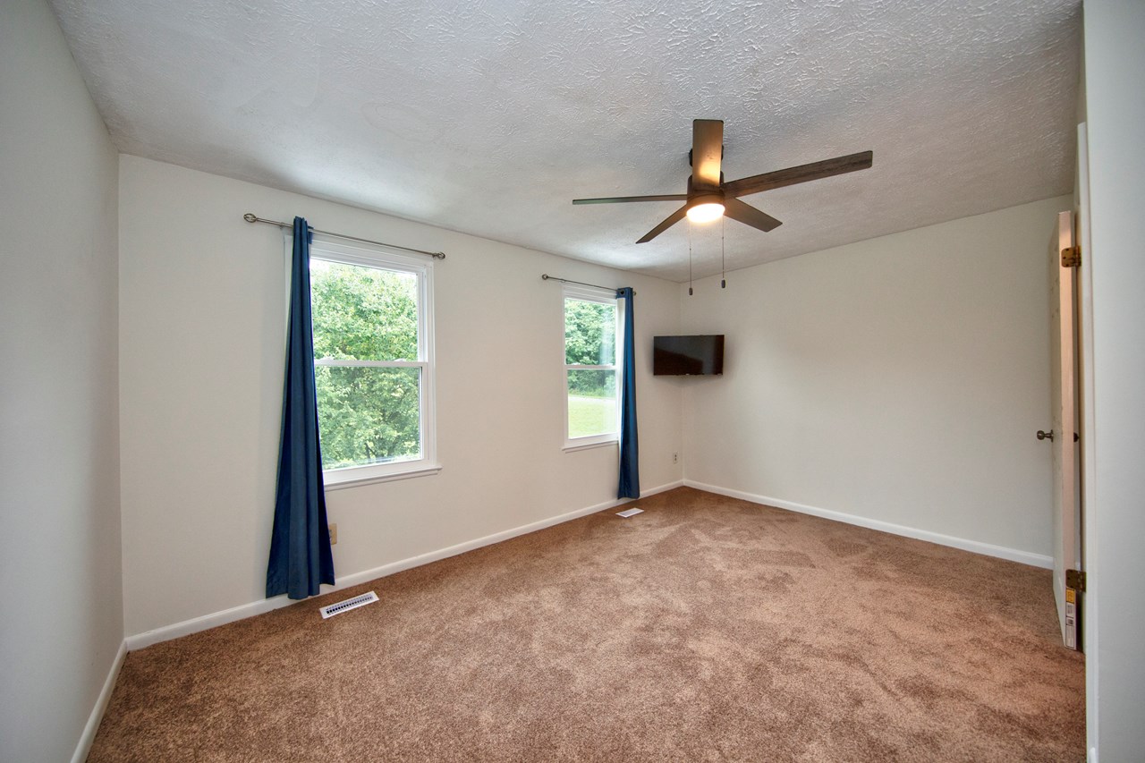 primary bedroom with ceiling fan