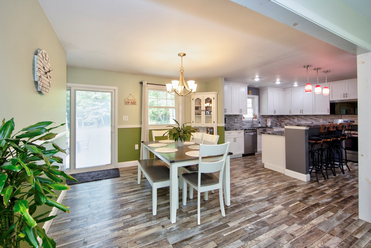 dining room w/ outdoor access