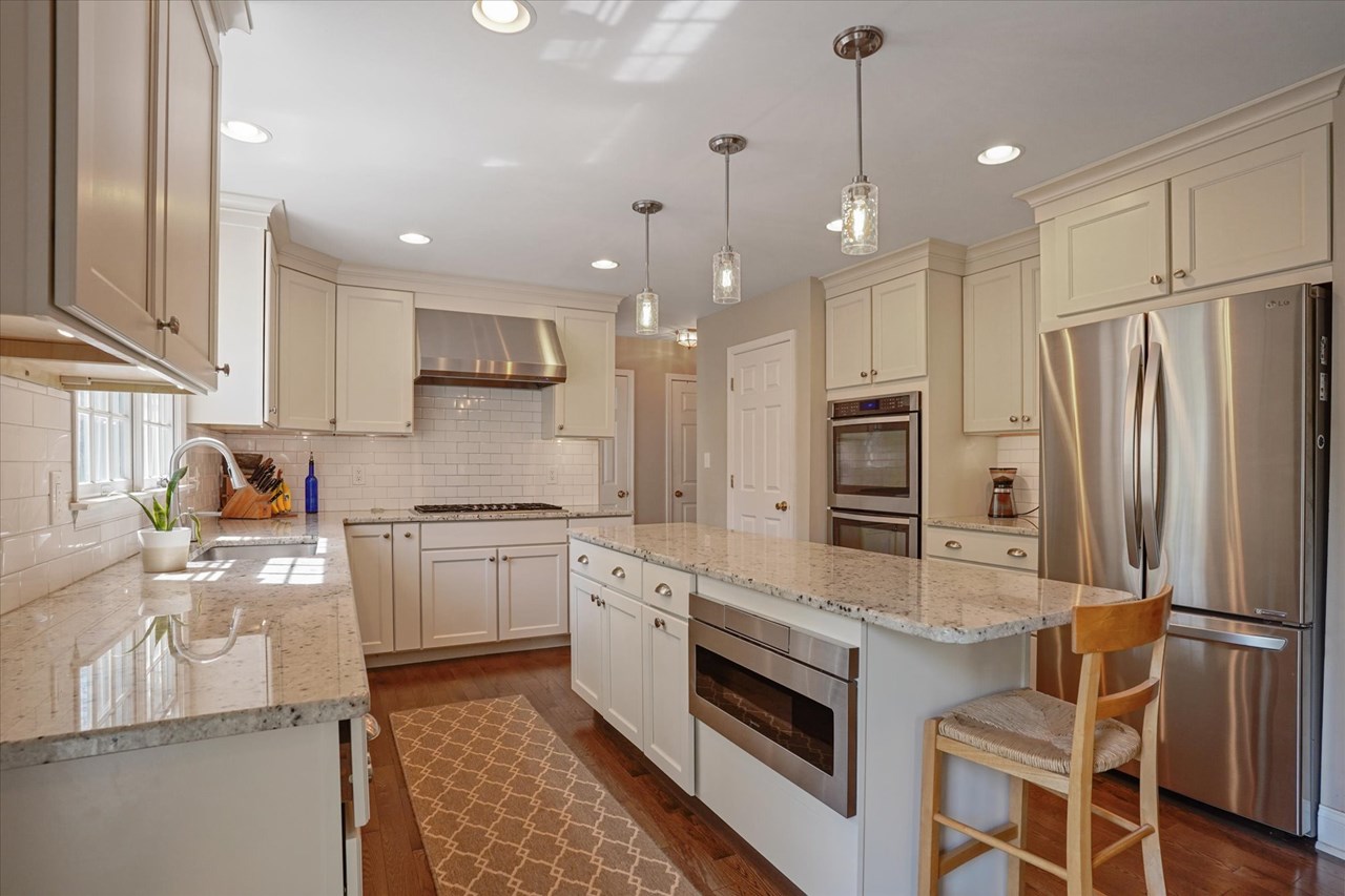 gourmet kitchen with ss appliances & granite countertops