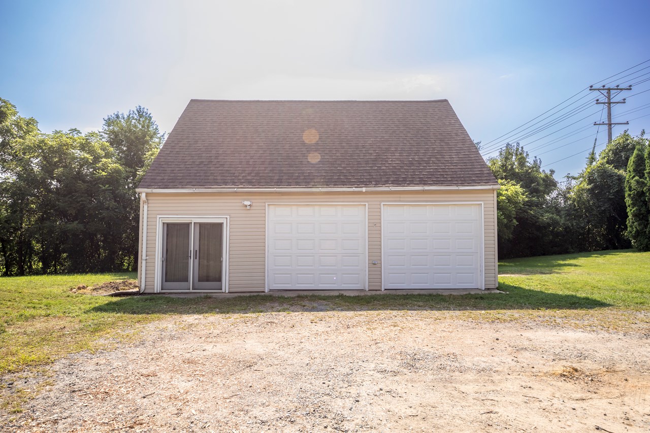 detached 2 car garage