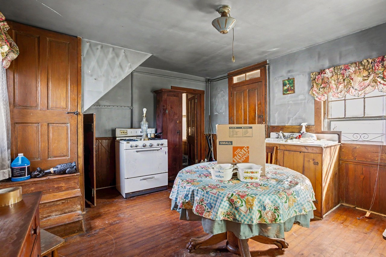 kitchen table space