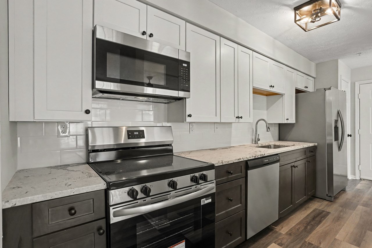 new kitchen cabinets & ss appliances