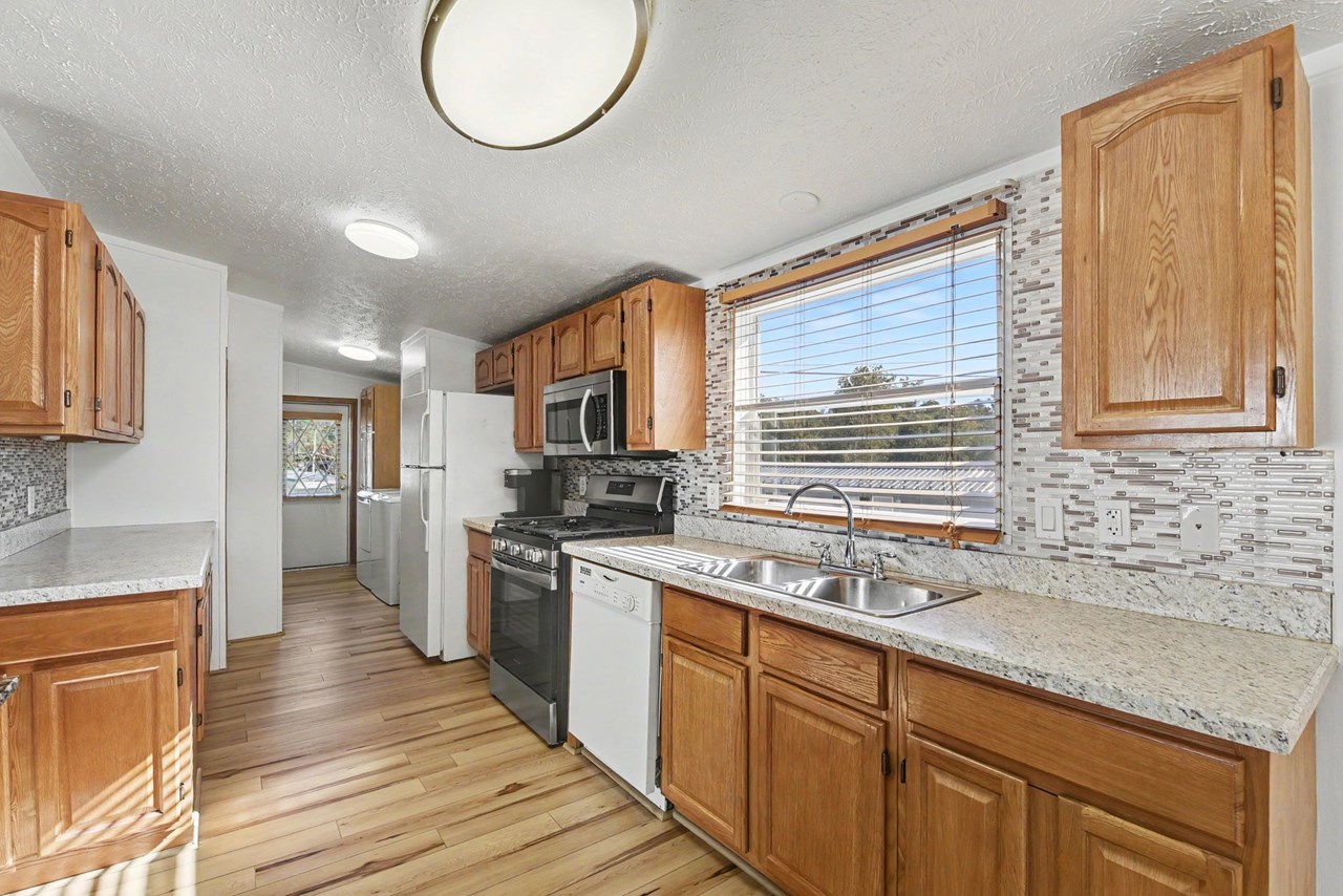 kitchen & laundry area