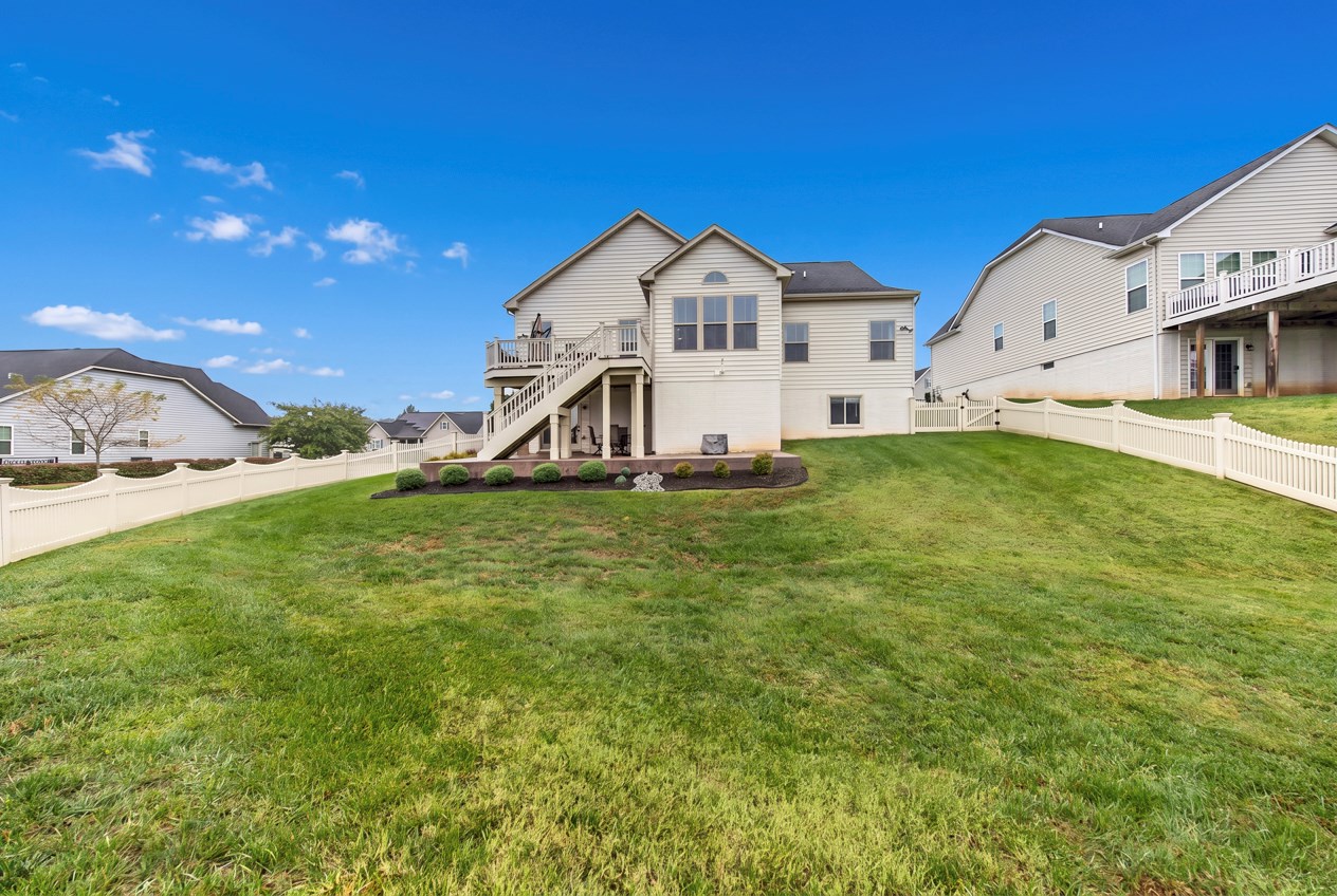 fenced rear yard